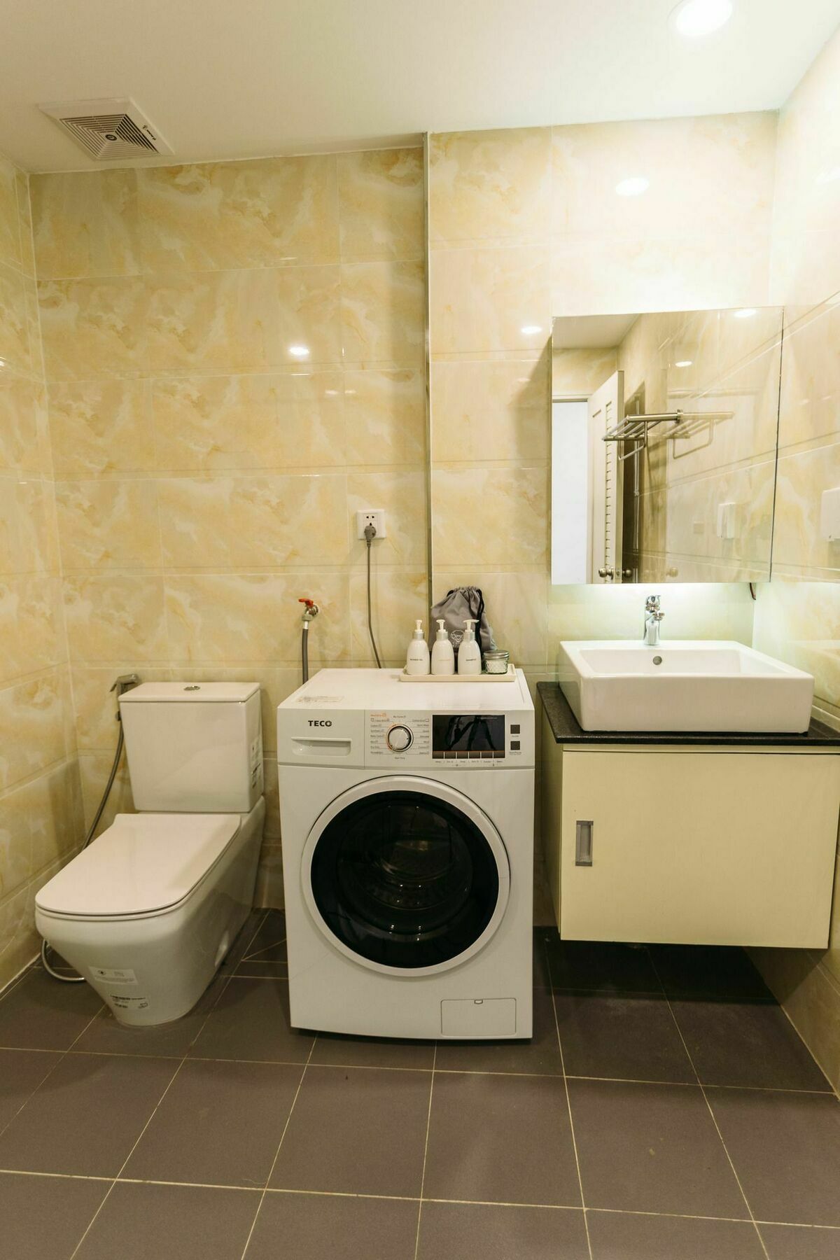 ซีเอ แอนด์ เอสเอ เซอร์วิซด์ อพาร์ตเมนต์ Hotel พนมเปญ ภายนอก รูปภาพ