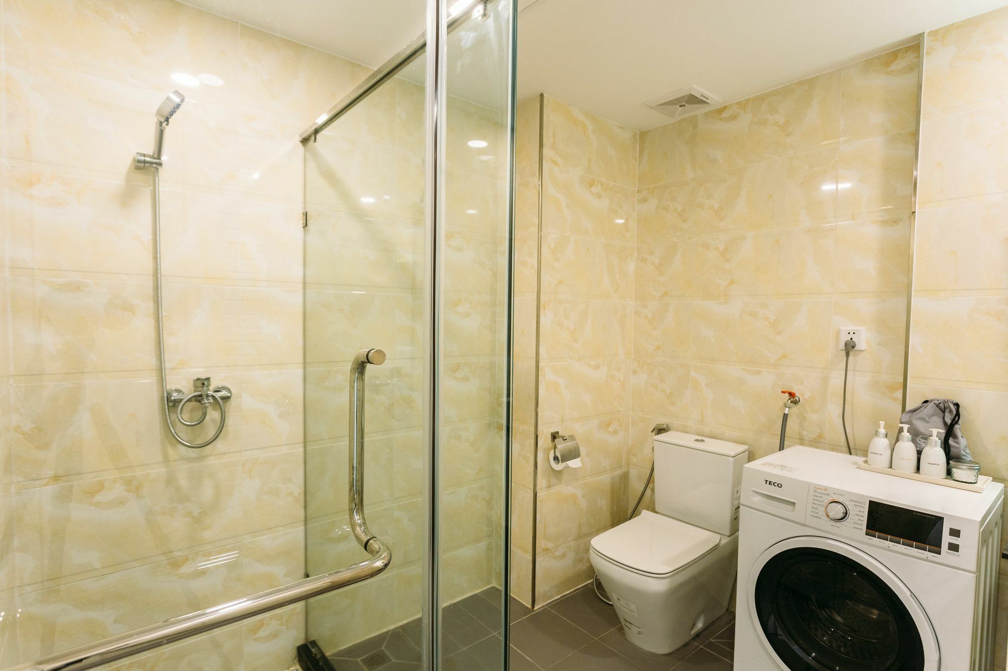 ซีเอ แอนด์ เอสเอ เซอร์วิซด์ อพาร์ตเมนต์ Hotel พนมเปญ ภายนอก รูปภาพ
