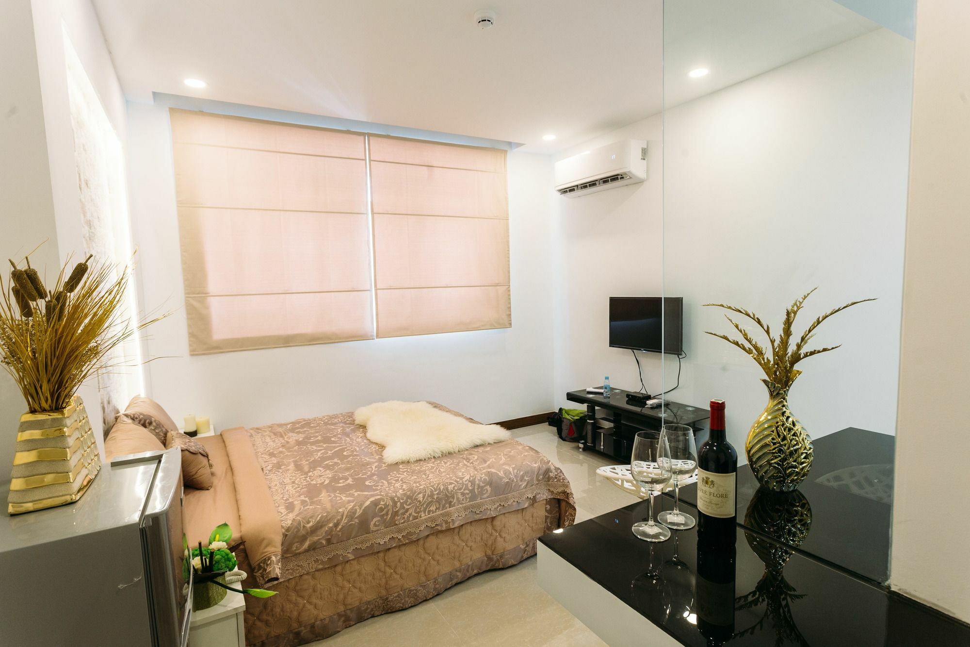 ซีเอ แอนด์ เอสเอ เซอร์วิซด์ อพาร์ตเมนต์ Hotel พนมเปญ ภายนอก รูปภาพ