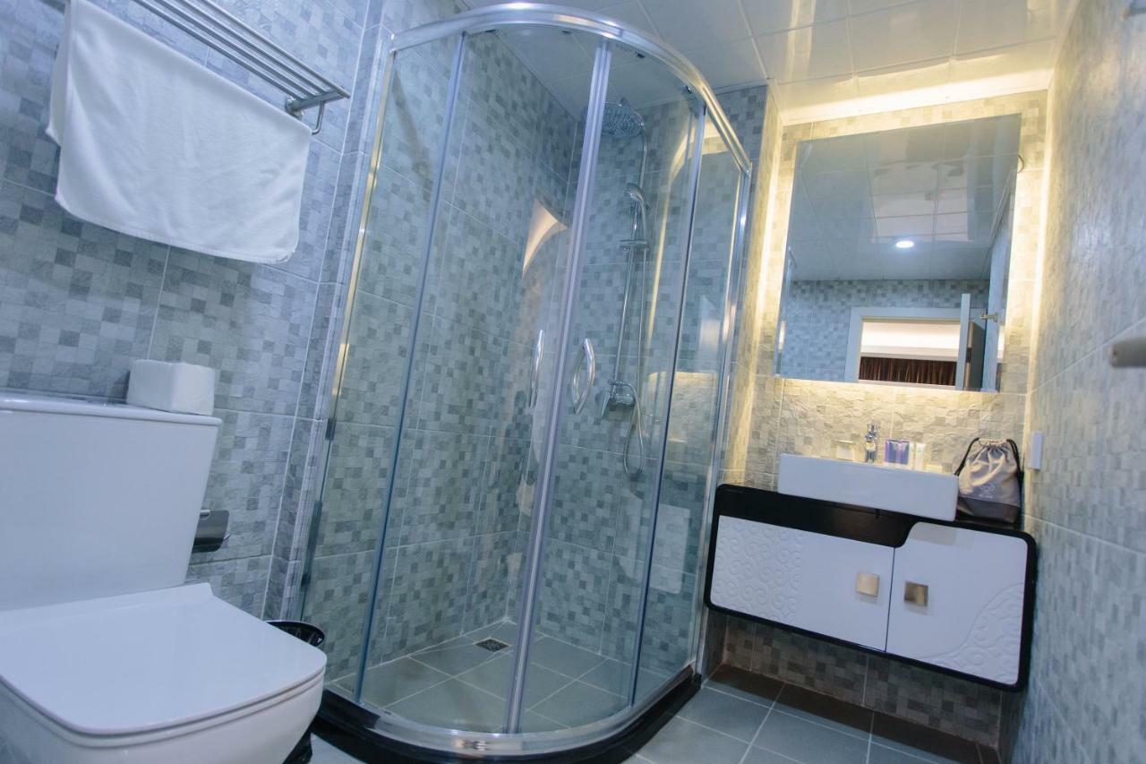 ซีเอ แอนด์ เอสเอ เซอร์วิซด์ อพาร์ตเมนต์ Hotel พนมเปญ ภายนอก รูปภาพ